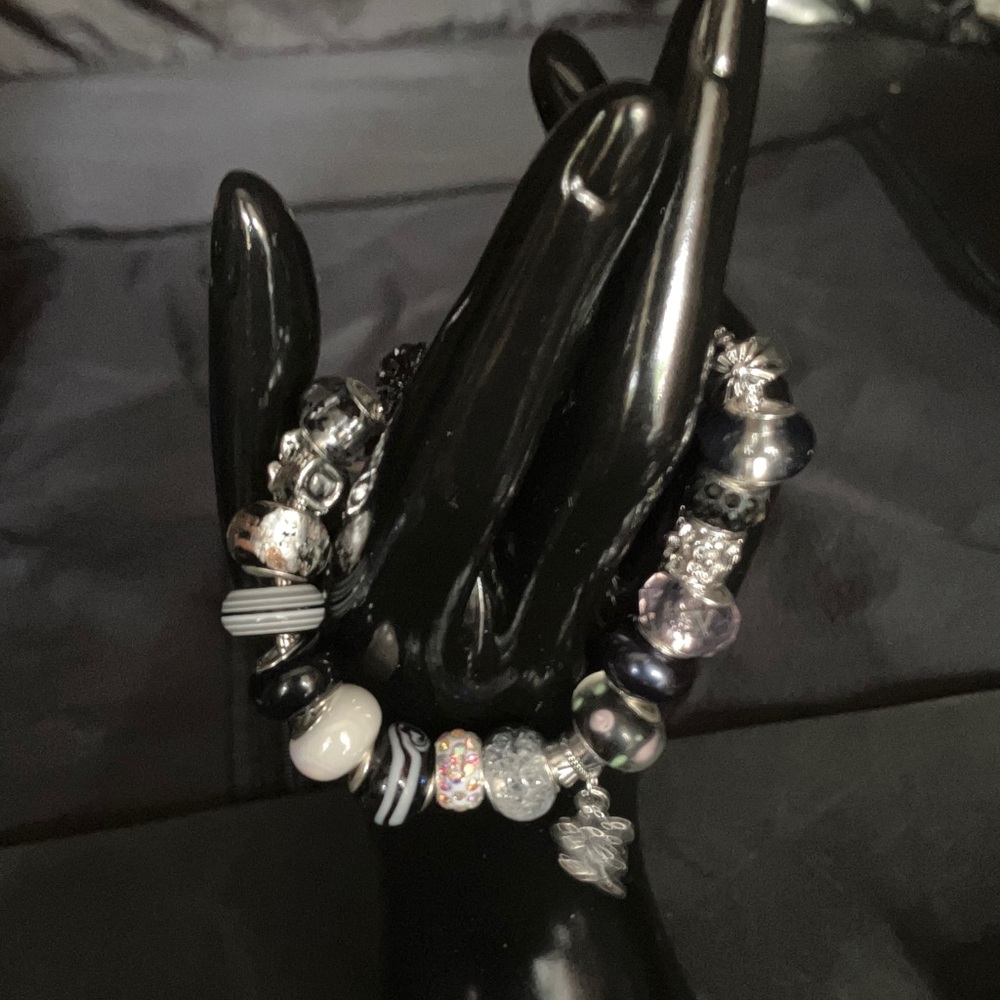 Elegant Black and Silver Beaded Bracelet